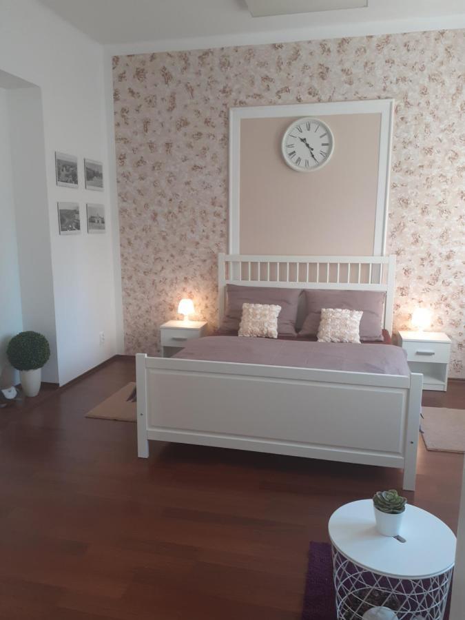 Ubytovani Na Spravnem Miste Znojmo Exterior photo